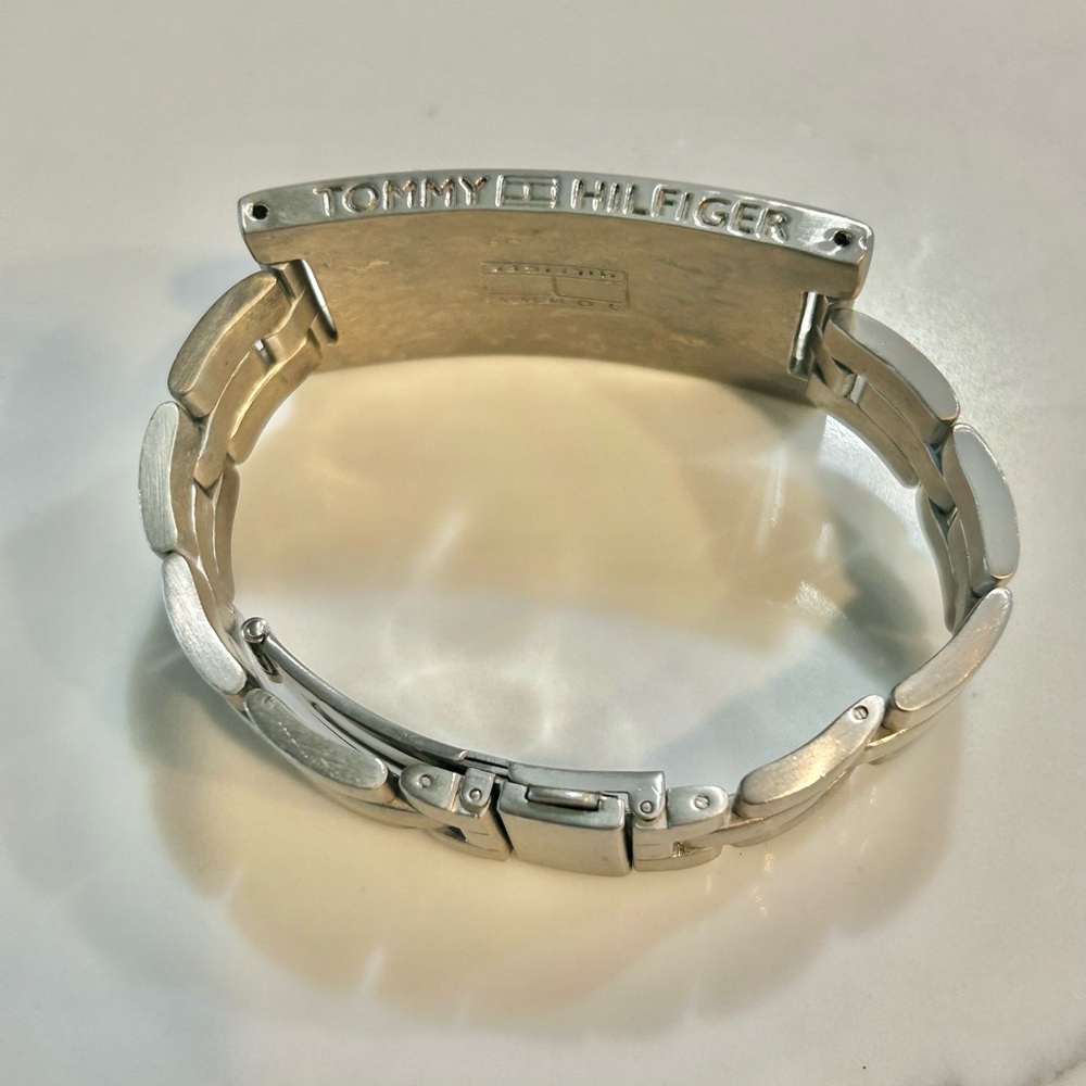 Tommy Hilfiger Unisex Bracelet
Stainless Steel Watchband Look - Picture 10 of 16